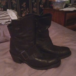 Womans size 8.5 Harley Davidson boots